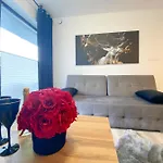 شقة Zloty Jelen - Z Kominkiem - Scisle Centrum Miasta- Sauna - Widok Na Gory شكلارسكا بوريبا